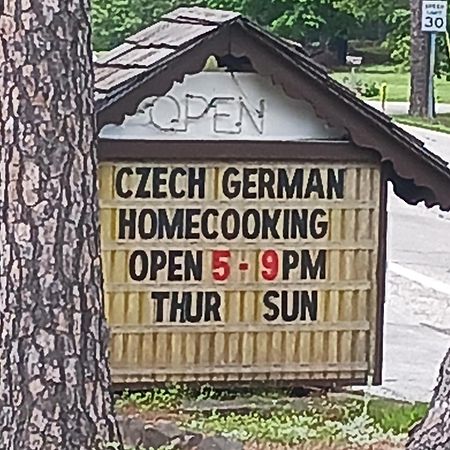 Bavarian Inn Motel & Restaurant 유레카 스프링스 외부 사진