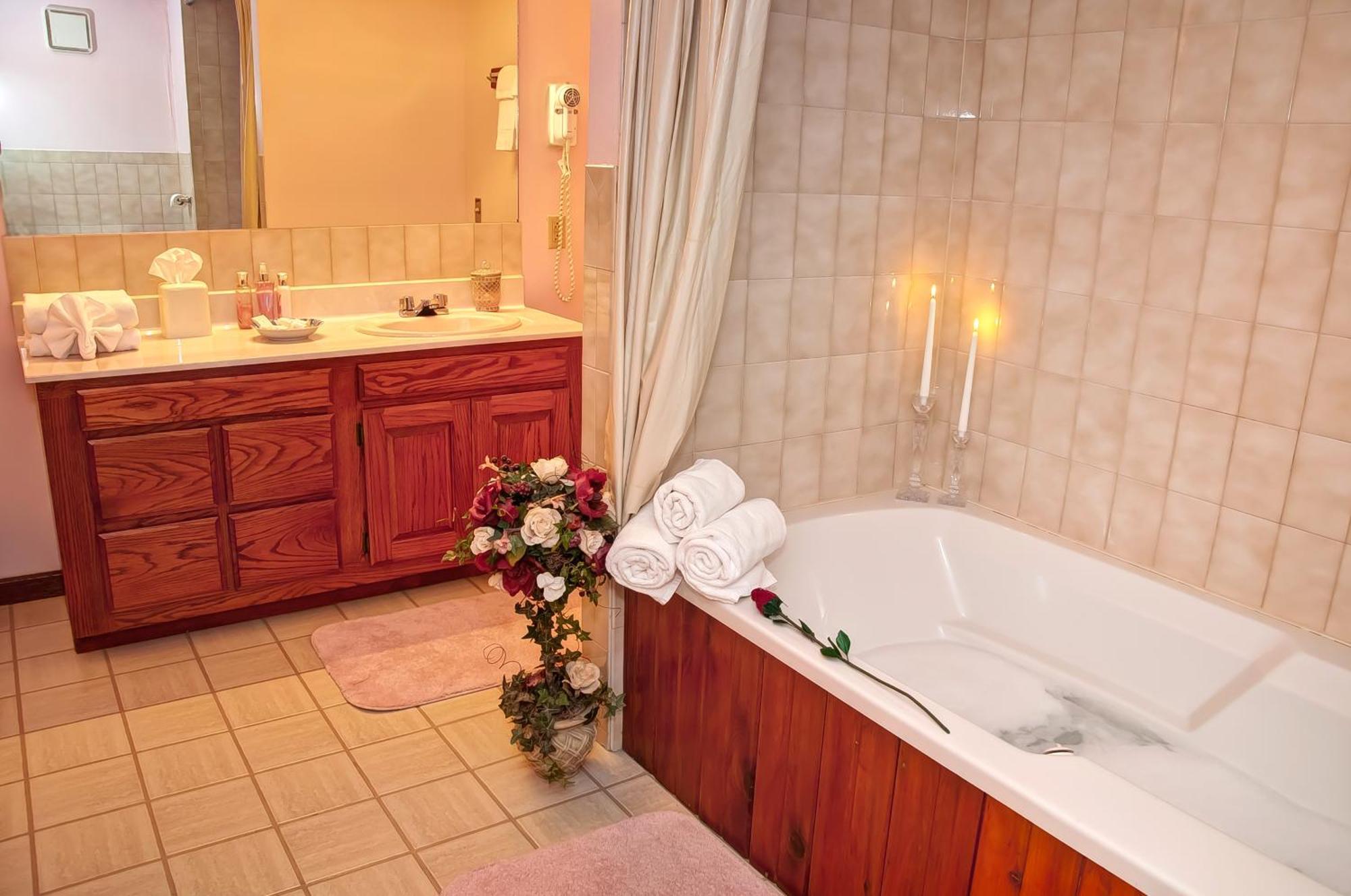 Bavarian Inn Motel & Restaurant 유레카 스프링스 외부 사진