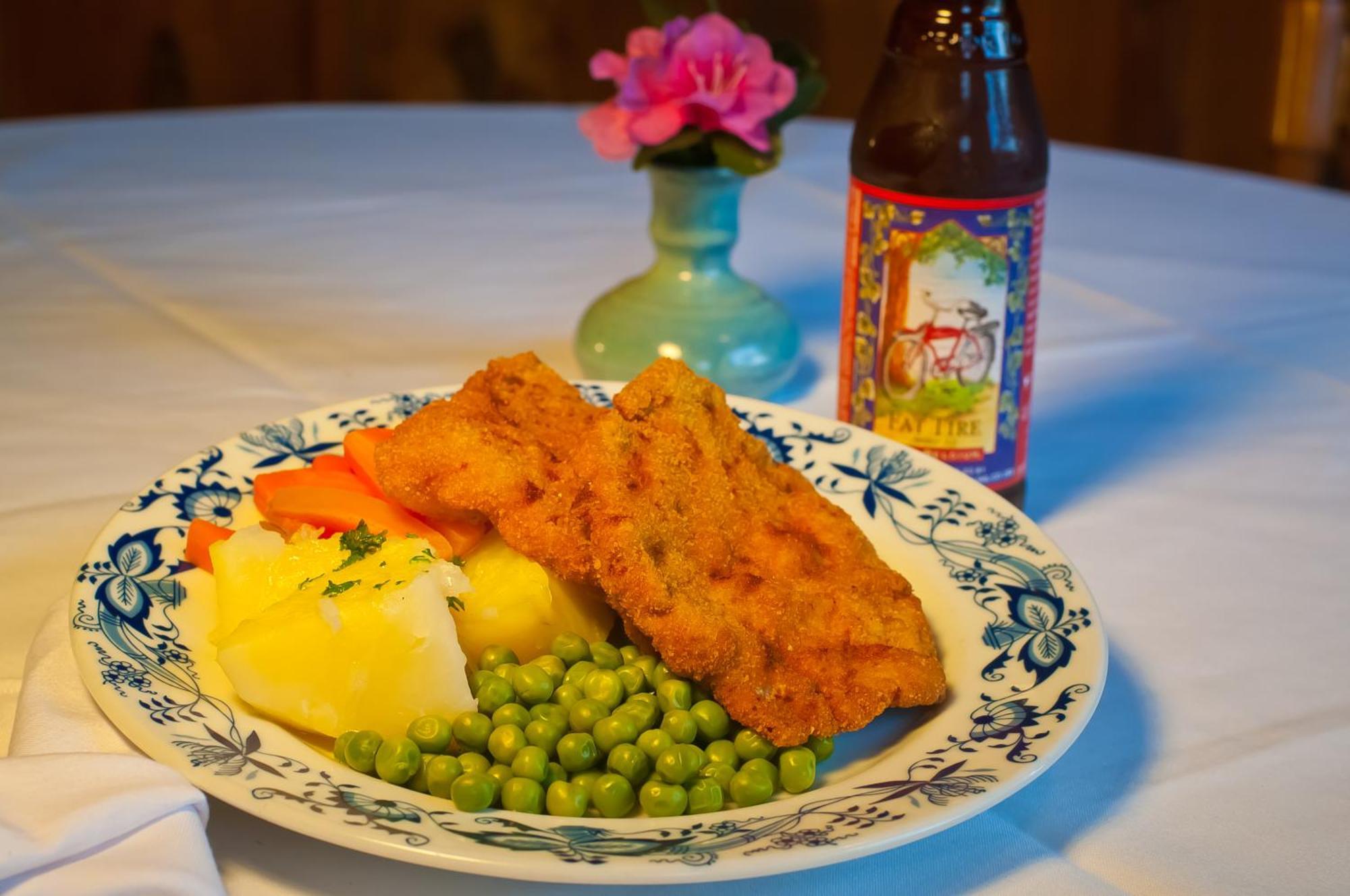 Bavarian Inn Motel & Restaurant 유레카 스프링스 외부 사진