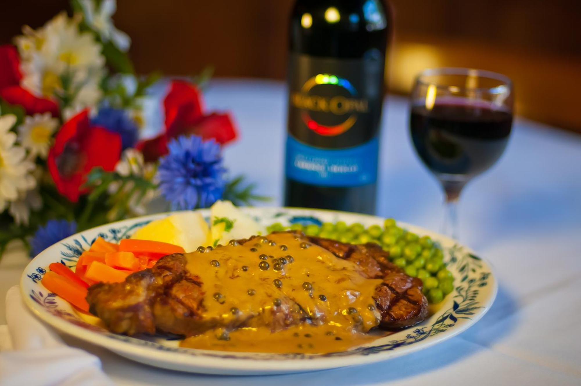 Bavarian Inn Motel & Restaurant 유레카 스프링스 외부 사진