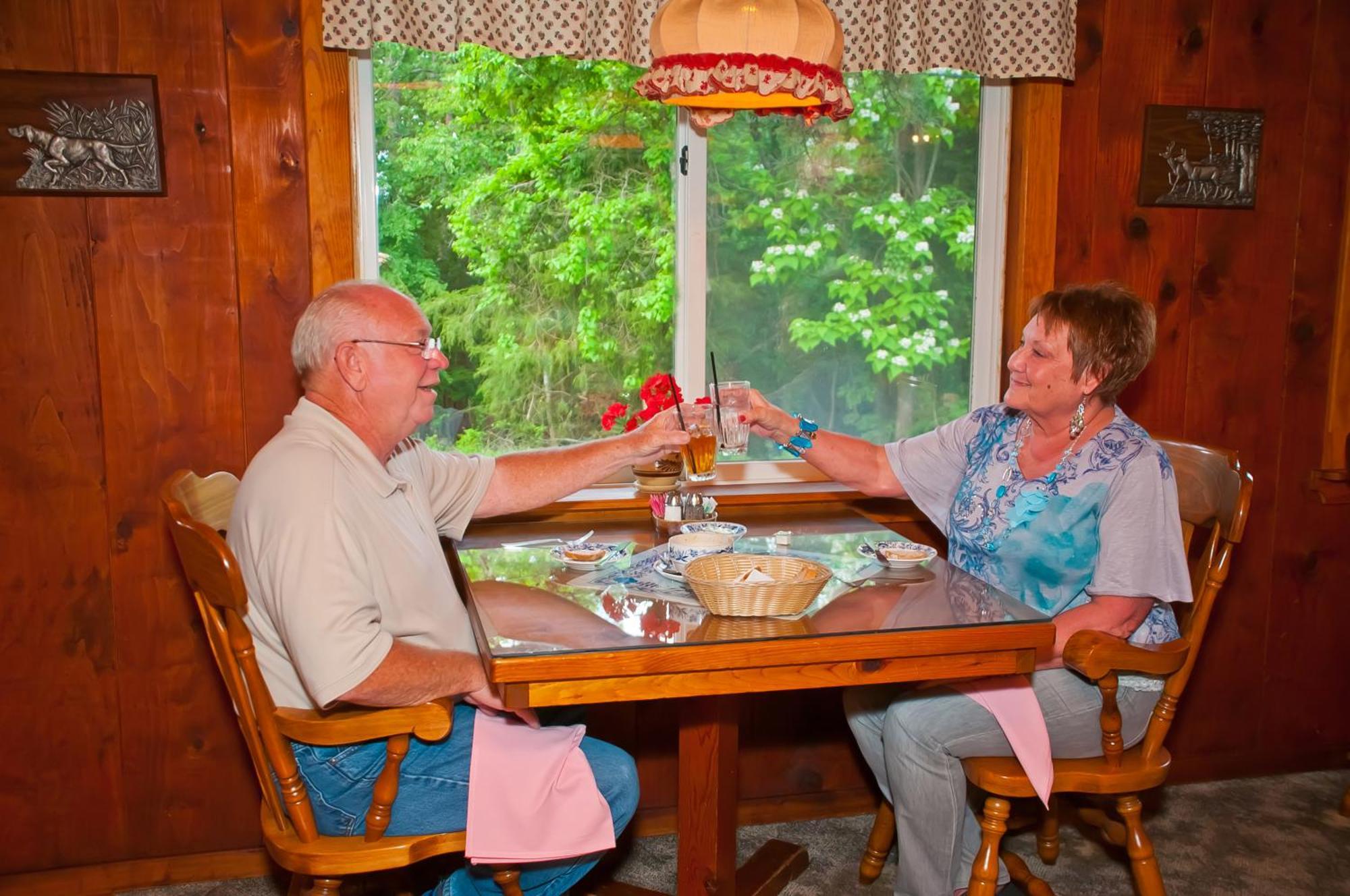 Bavarian Inn Motel & Restaurant 유레카 스프링스 외부 사진