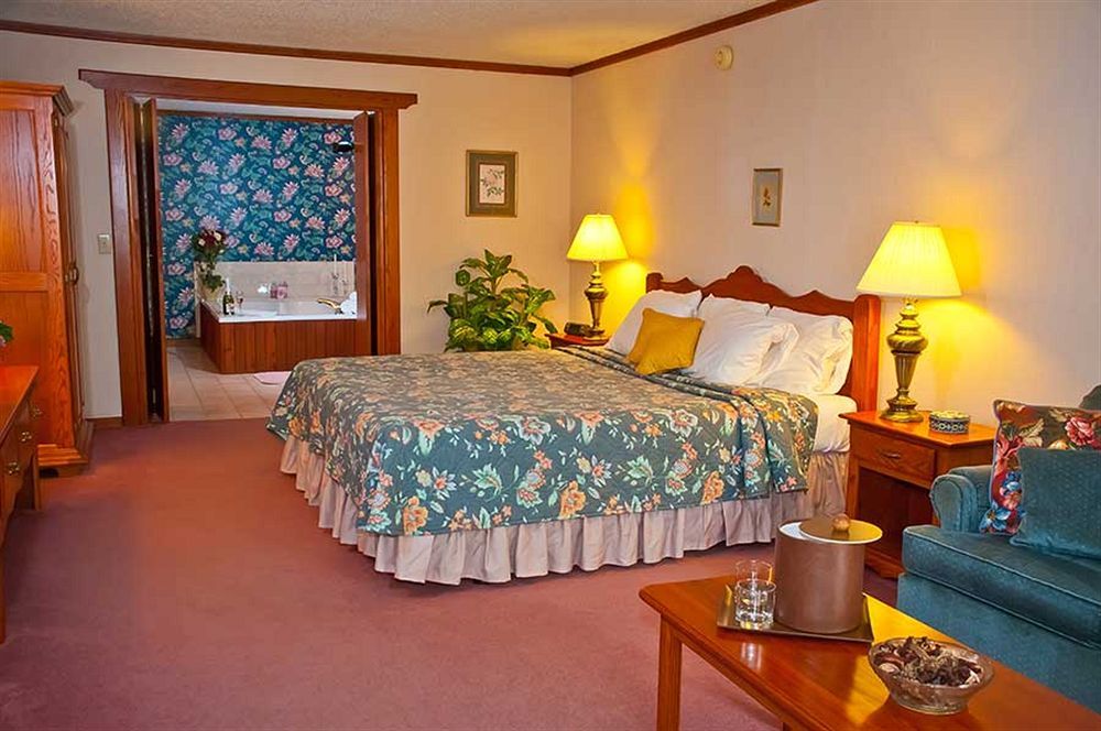 Bavarian Inn Motel & Restaurant 유레카 스프링스 외부 사진